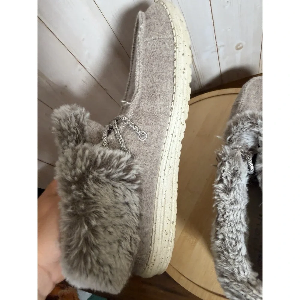 Hey Dude Britt Sz 9/40 Women's Nut Beige Faux Fur Lined‎ Booties w/Laces & Snaps
